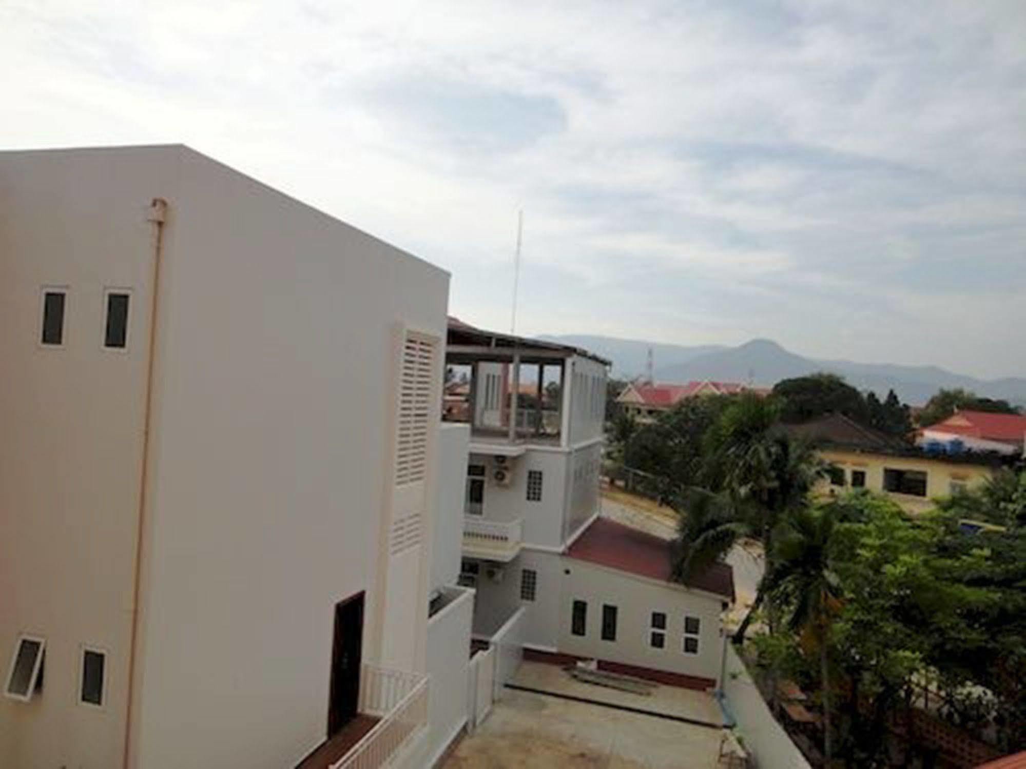 Nyny Hotel Kampot Exterior foto