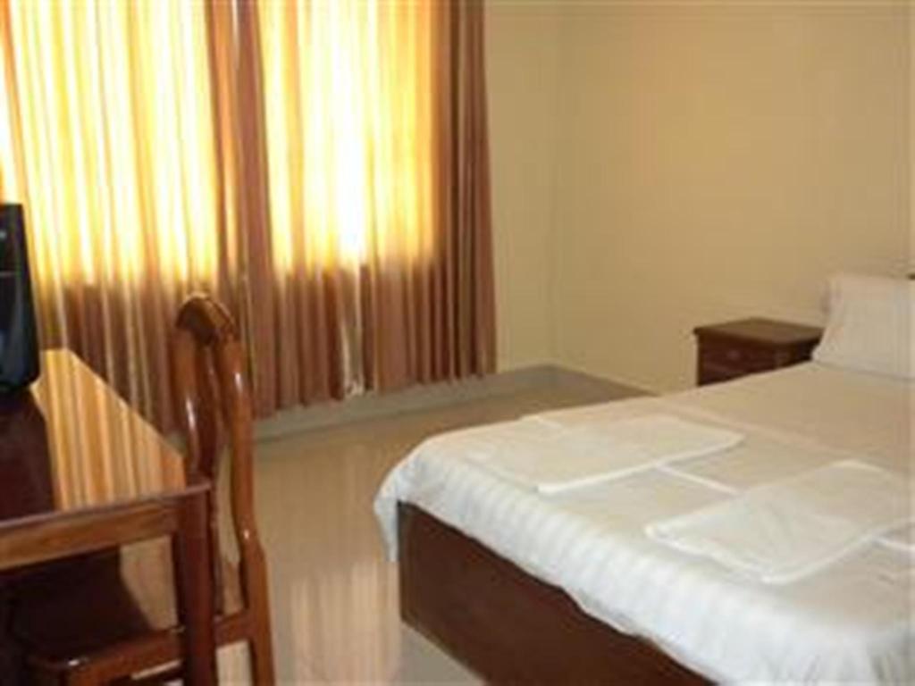 Nyny Hotel Kampot Habitación foto
